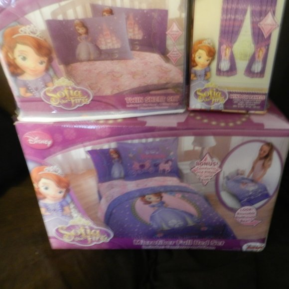 Princess Sofia the first Princess in Training 13Pc Bedroom & Doll House NEW/NWT! - Picture 11 of 15